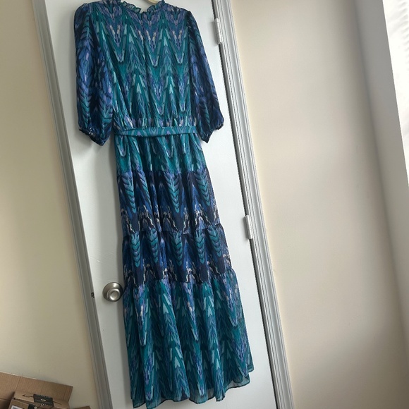 Maison Tara Blue Ruffle Printed Maxi Dress Tie Waist Size 12 3/4 Sleeve V Neck - Picture 2 of 10